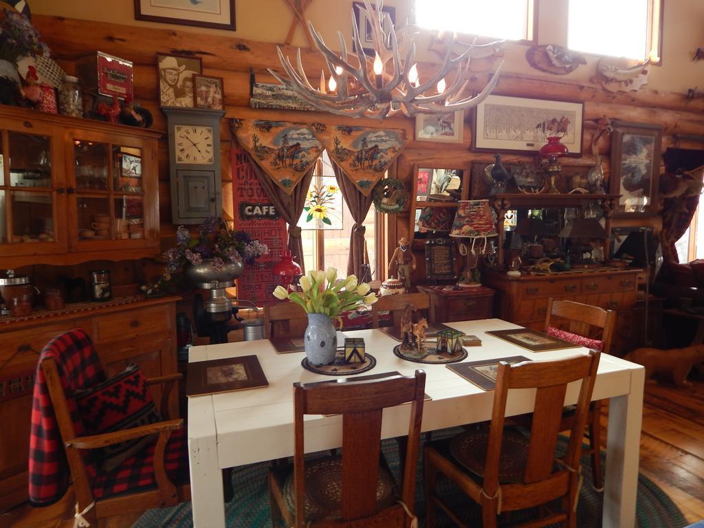 Idle Spurs Log Cabin Bed & Breakfast Black Diamond Esterno foto