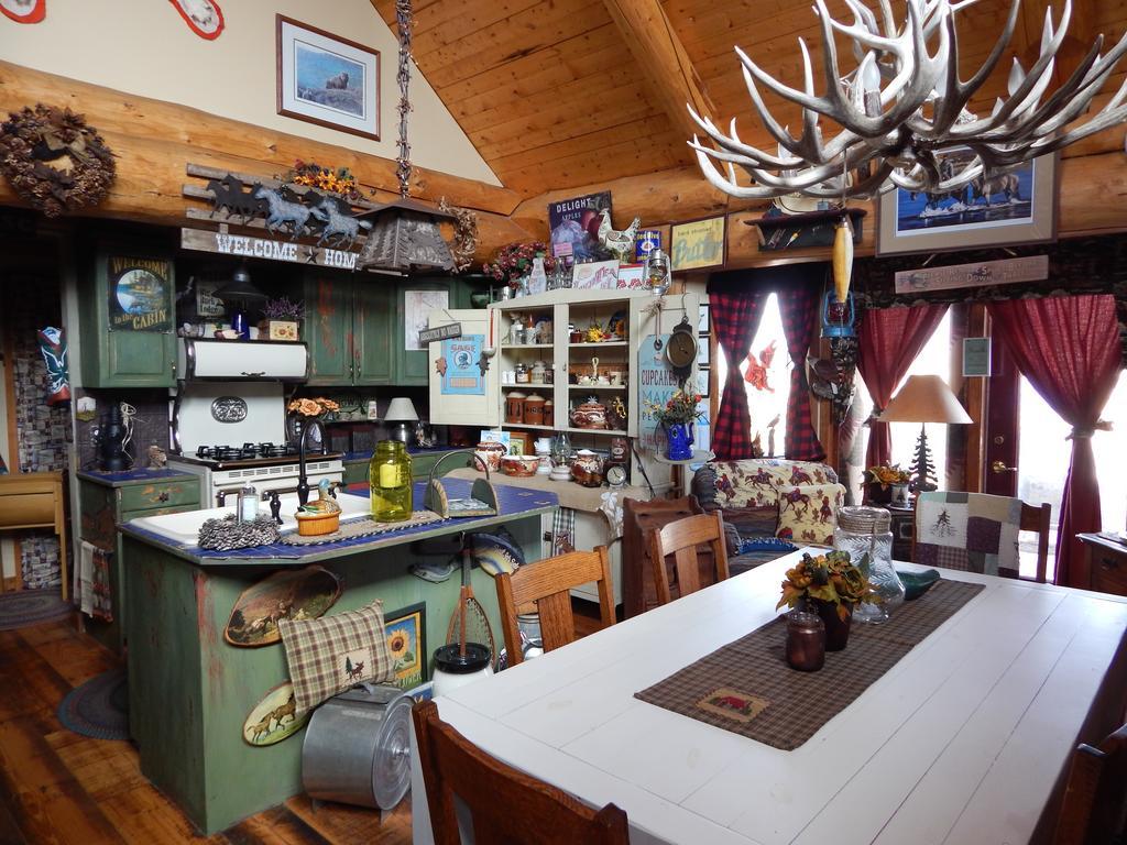Idle Spurs Log Cabin Bed & Breakfast Black Diamond Esterno foto