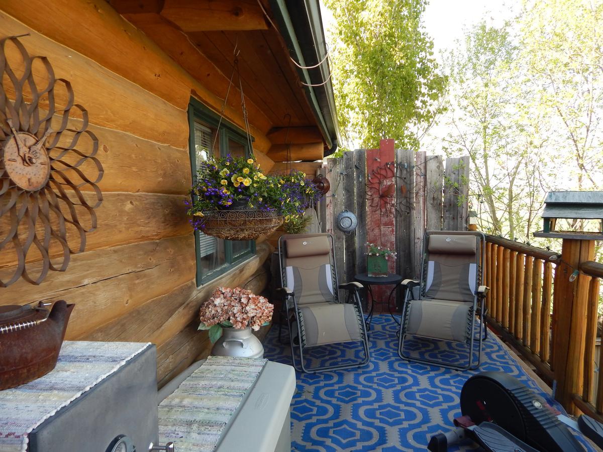 Idle Spurs Log Cabin Bed & Breakfast Black Diamond Esterno foto